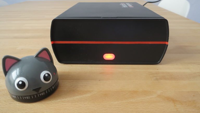 Rommelsbacher HeatsBox dans le test : une lunch box chauffante vous met en appétit 2 Le Rommelsbacher HB 100 HeatsBox fermé. Le voyant rouge signale qu'il chauffe (Photo : Peter Giesecke)