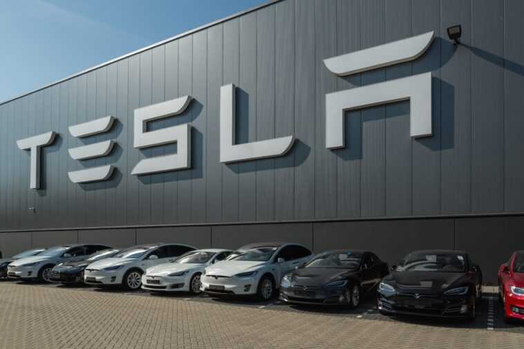 Tesla a établi un record au deuxième trimestre avec plus de 200 000 véhicules livrés 1 Tesla set a record in Q2 with more than 200,000 vehicles delivered