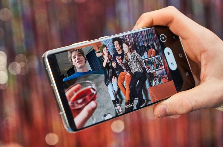 Échec d'Internet : vous pouvez toujours diffuser de la musique, des films et des séries 6 Pas de hotspot mobile sans smartphone. En cas de doute, vous pouvez bien sûr également utiliser le téléphone pour diffuser des films et de la musique. (Photo : Samsung)