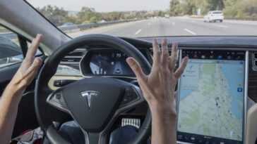 Le Pilote Automatique De Tesla Fait L'objet D'une Enquête Après