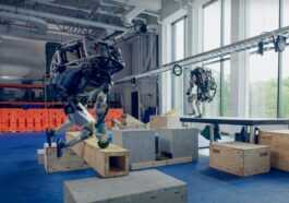Les robots humanoïdes de Boston Dynamics font du parkour et des flips - c'est ainsi qu'ils ont été entraînés 20 Les Robots Humanoïdes De Boston Dynamics Font Du Parkour Et