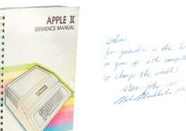 787 Mille Dollars Pour Le Manuel De L'ordinateur Apple Ii