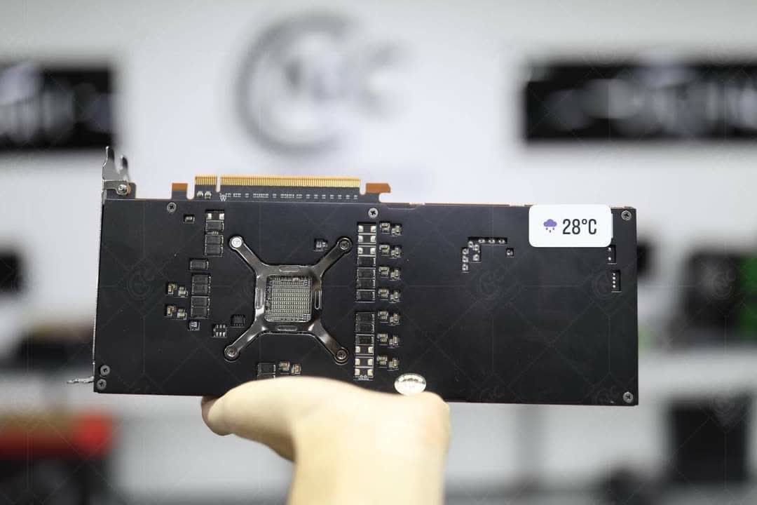 Carte minière AMD possible avec GPU Navi 21 repérée 2 Carte miniere AMD possible avec GPU Navi 21 reperee