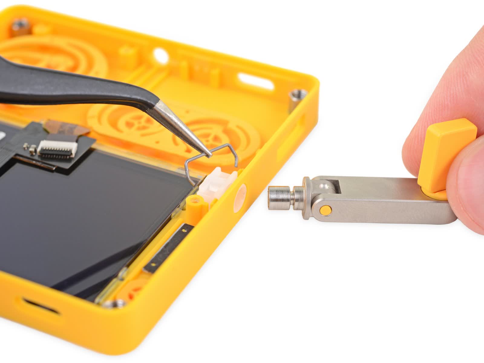 Le démontage de Playdate d'iFixit révèle une manivelle magnétique qui ne devrait pas s'user 2 Le demontage de Playdate diFixit revele une manivelle magnetique qui