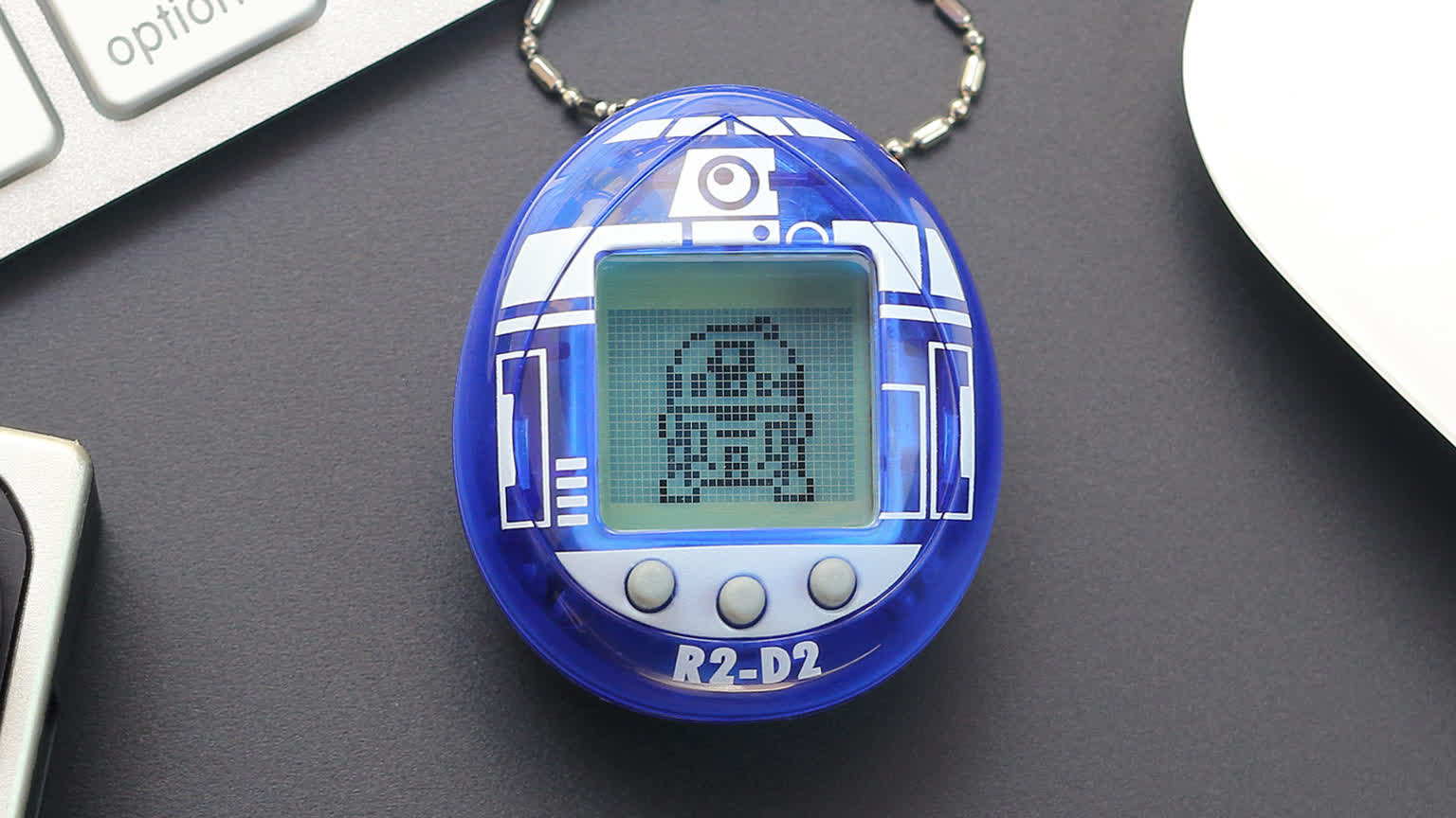 Le premier Star Wars Tamagotchi vous permet de vous occuper d'une version numérique de R2-D2 2 Le premier Star Wars Tamagotchi vous permet de vous occuper
