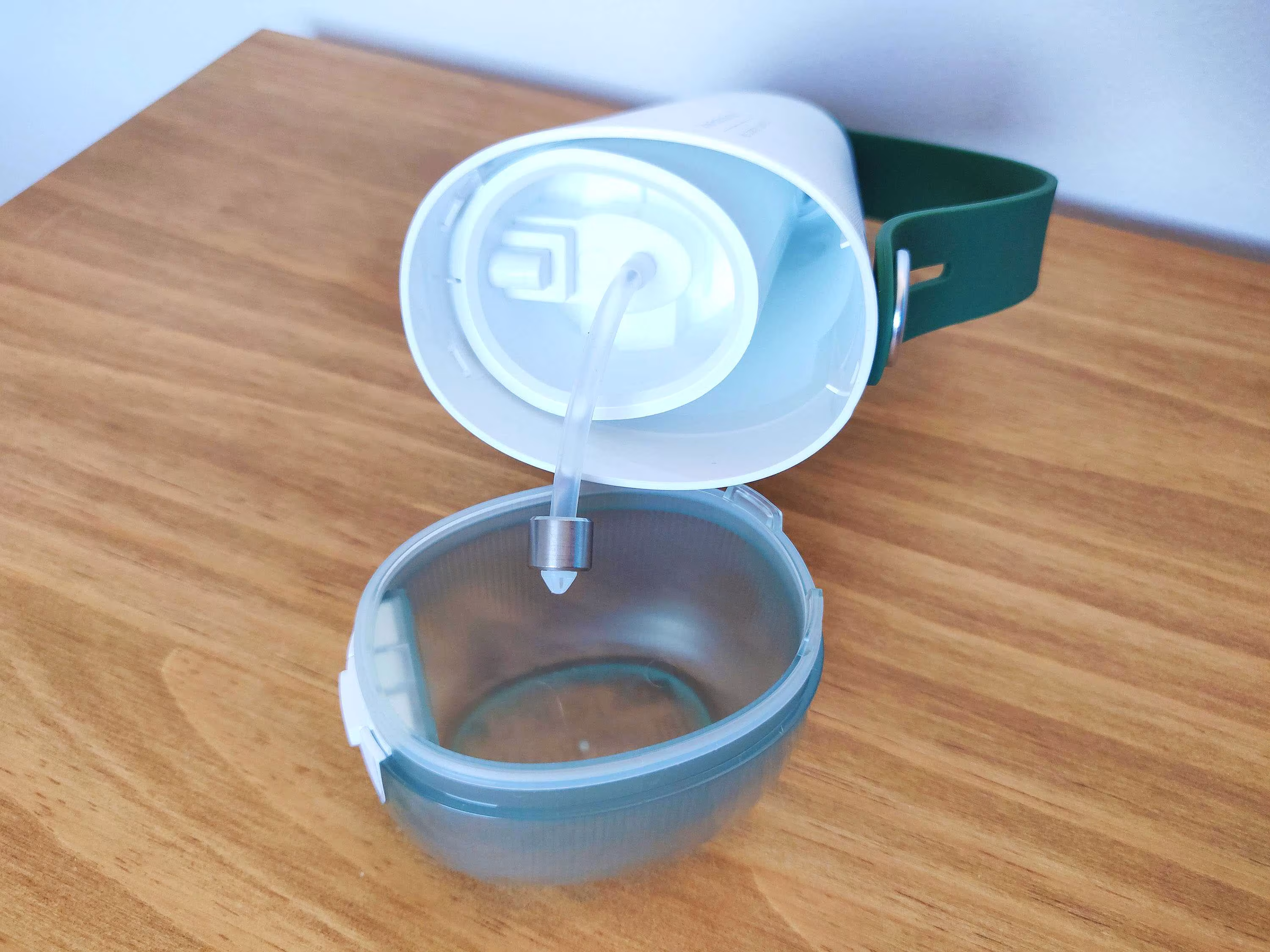 Oclean W10 en TEST: Le jet dentaire de voyage parfait pour vos dents ? 8 Oclean W10 Oral Irrigator Test Test Reservoir Eau Water