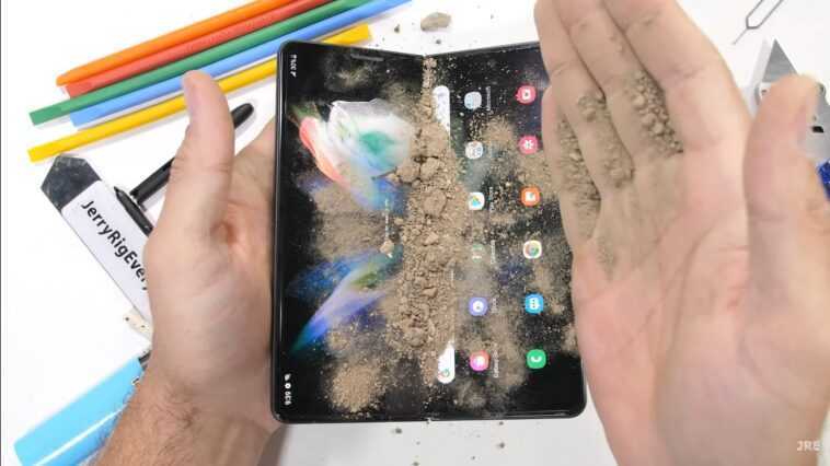 Regardez le Samsung Galaxy Z Fold 3 subir des tests de durabilité extrêmes 1 Regardez Le Samsung Galaxy Z Fold 3 Subir Des Tests