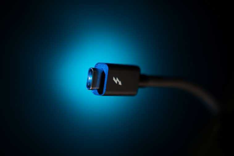 Un dirigeant d'Intel révèle accidentellement que Thunderbolt 5 atteindra 80 Gbps grâce au nouvel encodage PAM-3 1 Un Dirigeant D'intel Révèle Accidentellement Que Thunderbolt 5 Atteindra 80