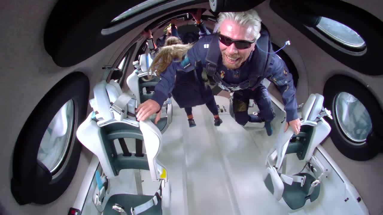 Voici combien de personnes ont payé 450 000 $ pour le vol au bord de l'espace de Virgin Galactic 2 Virgin Galactic reprend la vente de billets de vols