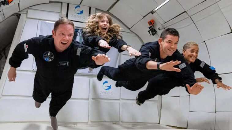 SpaceX a lancé 4 touristes civils en orbite terrestre : ils y resteront 3 jours 1 Spacex A Lancé 4 Touristes Civils En Orbite Terrestre :