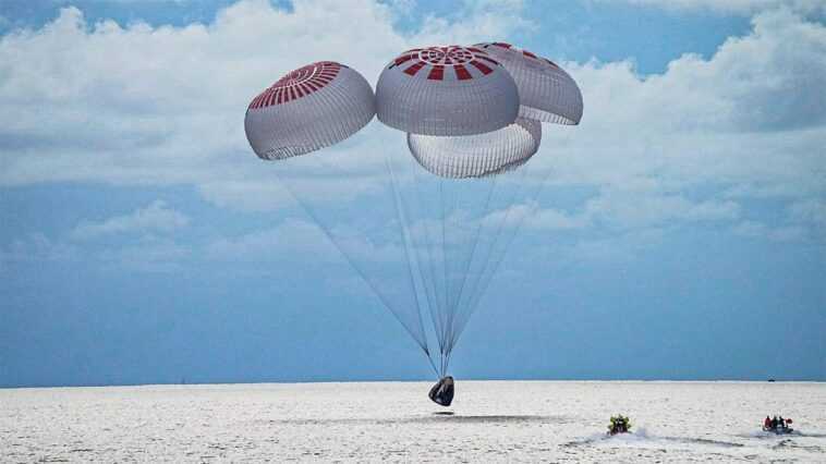 Les quatre touristes spatiaux d'Inspiration4 sont de retour sur Terre : les étapes de l'amerrissage forcé 1 Les Quatre Touristes Spatiaux D'inspiration4 Sont De Retour Sur Terre