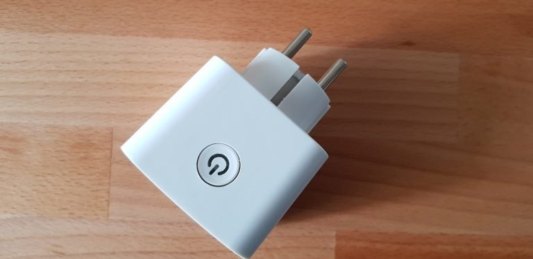 J'ai des prises intelligentes Osram avec un interrupteur vert visiblement brillant.  Ma fille l'a également aimé pendant un certain temps.  (Photo : Netcost)
