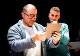 Jony Ive, Ancien Responsable Du Design Chez Apple, Annonce Un