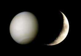 Aujourd'hui Le Croissant De Lune Danse Avec La Planète De