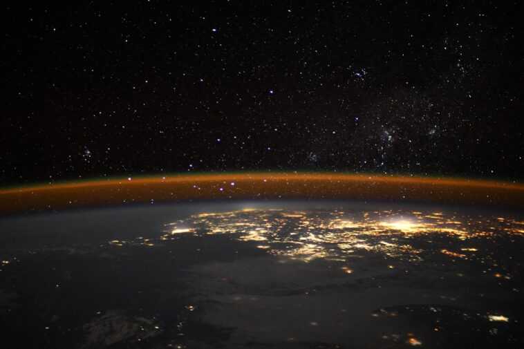 Cette fascinante photo de la Terre montre la beauté fragile de notre planète 1 Cette Fascinante Photo De La Terre Montre La Beauté Fragile