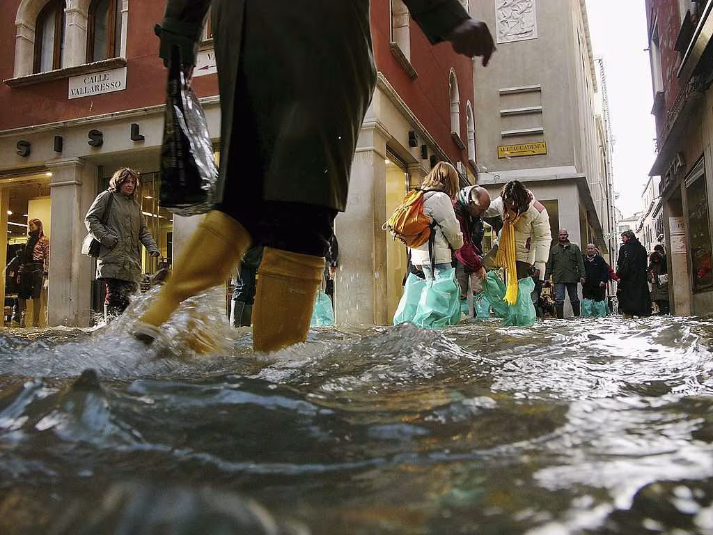 Inondations Et Canicules Menacent Les Villes Italiennes