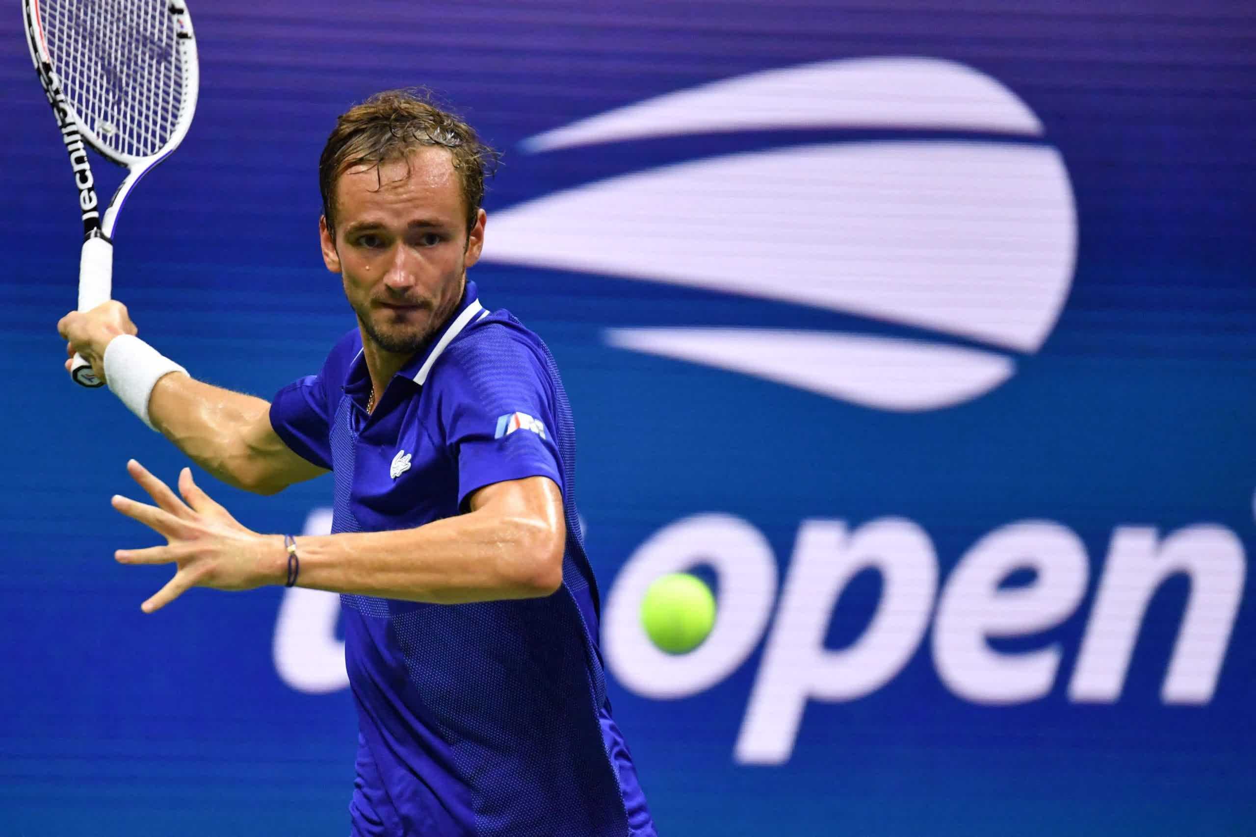 Le Champion De Tennis Exécute La Célébration Du Poisson Mort
