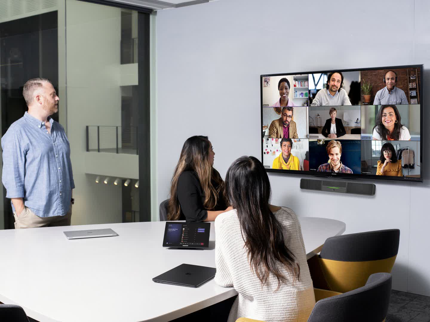 Microsoft : les patrons pensent que les travailleurs sont moins productifs à la maison, exacerbant le « théâtre de la productivité » 2 Une etude de Microsoft affirme que le travail a domicile