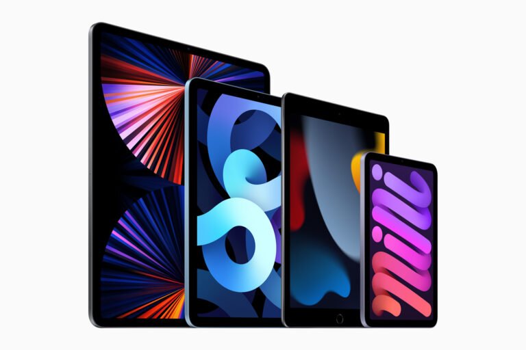 iPad Mini 2021 : la tablette peut redevenir une tablette 2 Le nouvel iPad Mini 2021 (à l'extrême droite) est petit et pratique.