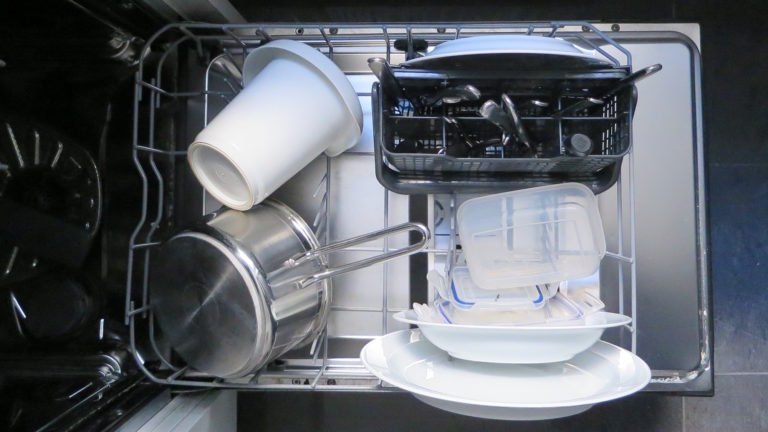 Petites cuisines : Ces appareils électriques doivent être installés 7 Lave-vaisselle 45 cm avec contenu