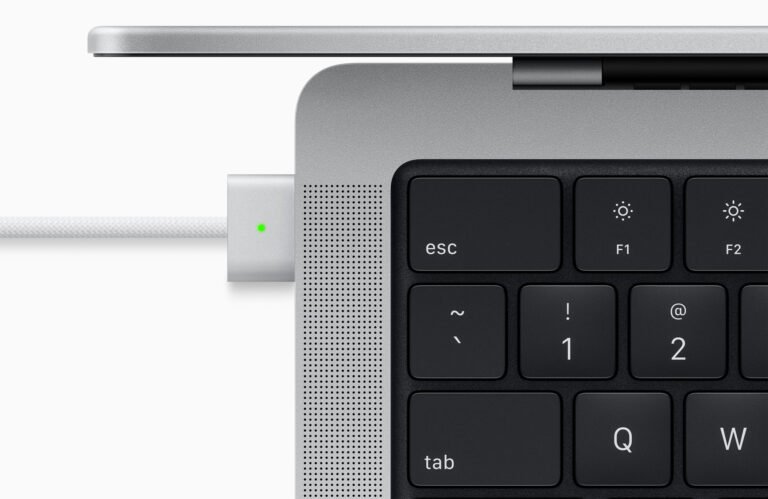 Comparatif MacBook Pro 14 et 16 : les monstres sont en cavale 3 Bonnes retrouvailles : les nouveaux MacBook Pro 14 et 16 pouces utilisent à nouveau le connecteur de charge magnétique MagSafe