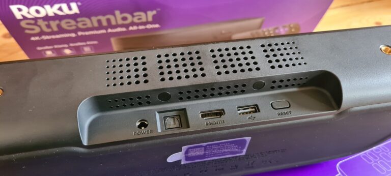 Roku Streambar dans le test : La barre de son qui diffuse aussi des films 3 Quelques connexions - mais suffisantes pour un usage quotidien. (Photo : Netcost)