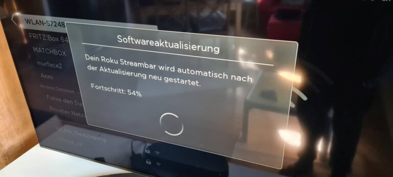 Roku Streambar dans le test : La barre de son qui diffuse aussi des films 6 Après l'installation, il y a eu une mise à jour. Nous sommes habitués à cela de nos jours. (Photo : Netcost)