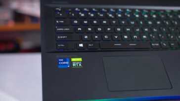 L'échantillon Intel Alder Lake P Bat Les M1 Pro Et M1