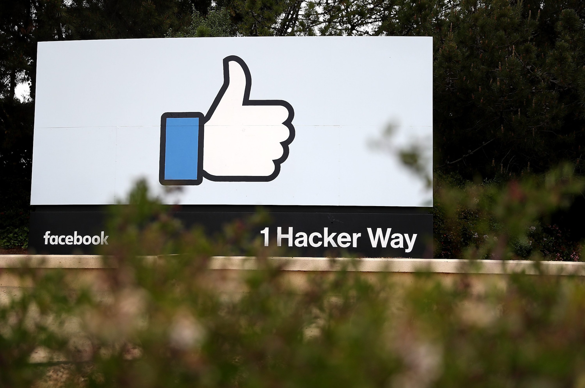 Adieu pouce levé : devant le siège social de Facebook, il y a maintenant le logo Meta 2 L'ancien logo du siège social de Facebook