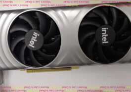 Le Gpu Arc Alchemist Phare D'intel Pose Pour La Caméra