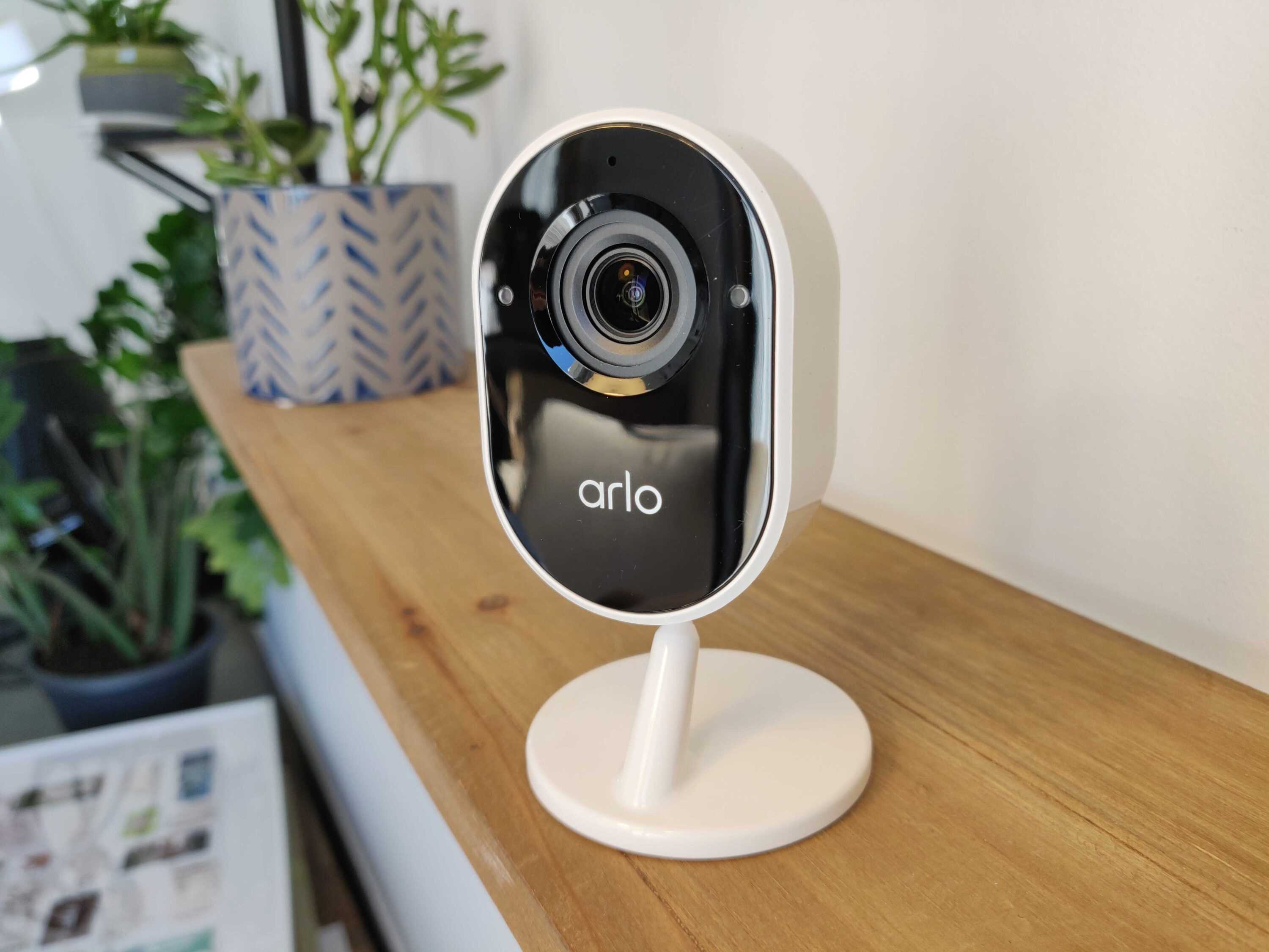 Arlo TEST du kit de sécurité/surveillance (Caméra Ultra 2, Indoor et Sonnette) 5 Arlo Essential Indoor Camera