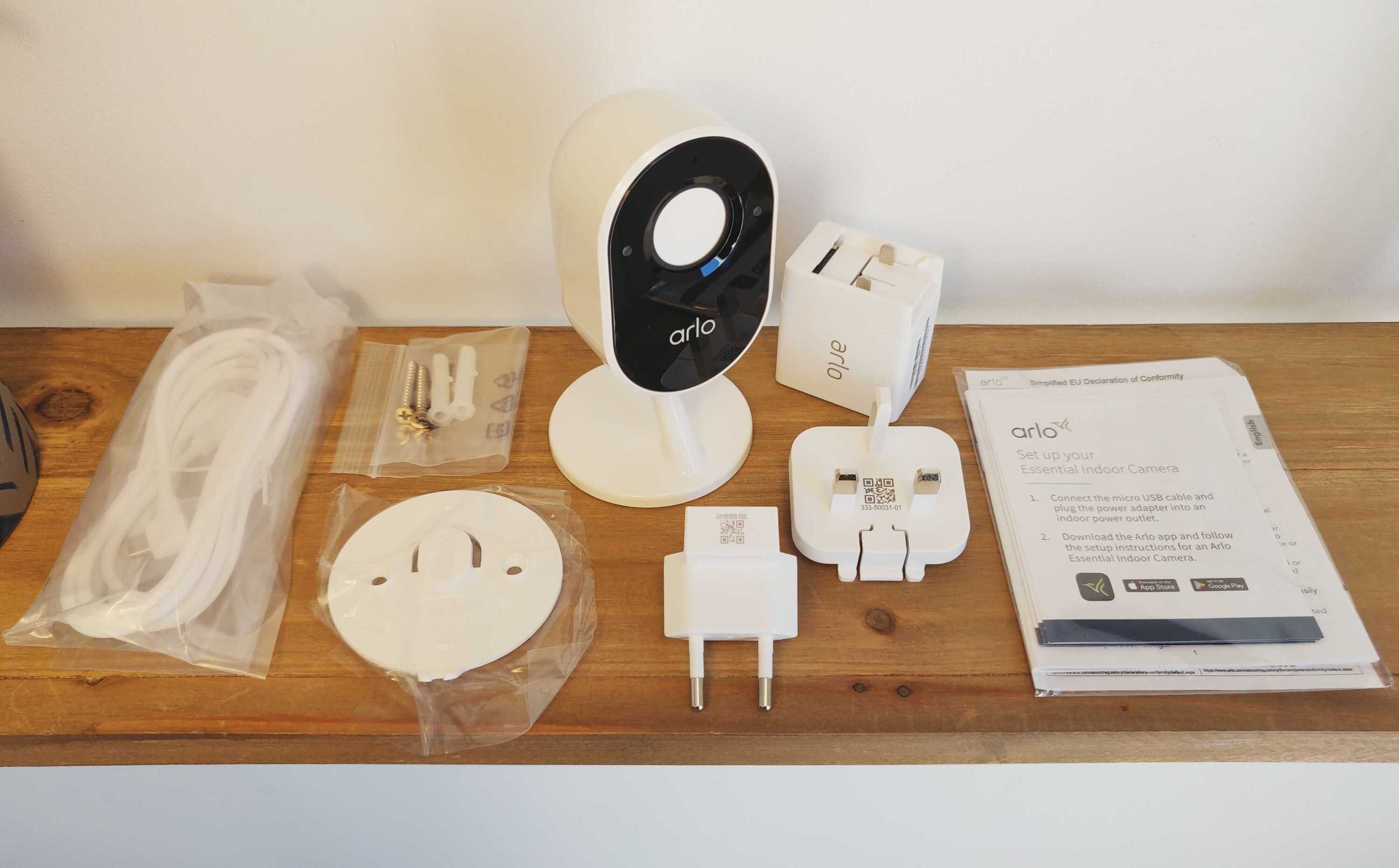 Arlo TEST du kit de sécurité/surveillance (Caméra Ultra 2, Indoor et Sonnette) 4 Arlo Essential Indoor Camera Application Bundle Accessoire