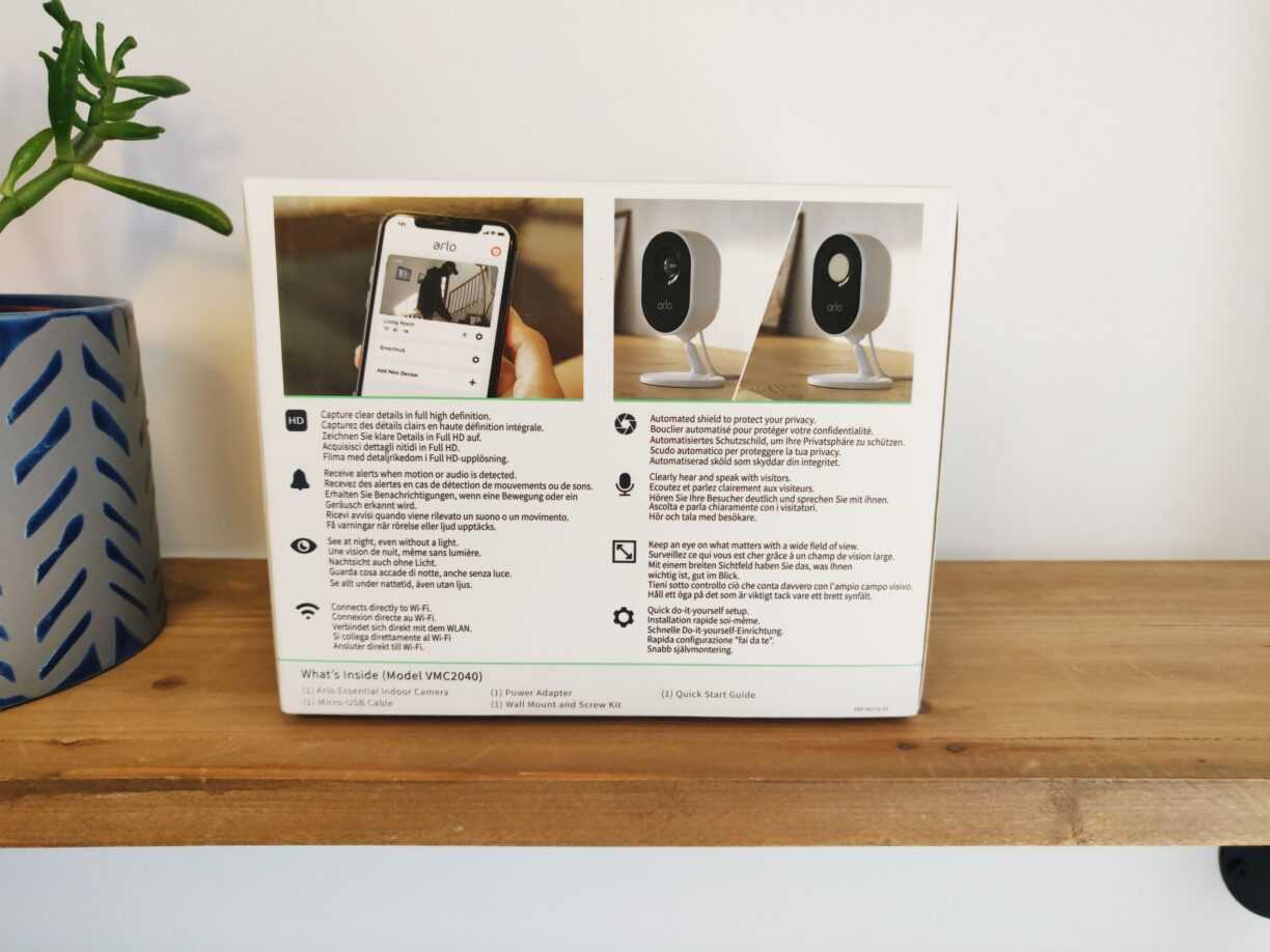Arlo TEST du kit de sécurité/surveillance (Caméra Ultra 2, Indoor et Sonnette) 3 Arlo Essential Indoor Camera Box Boite Arriere Back