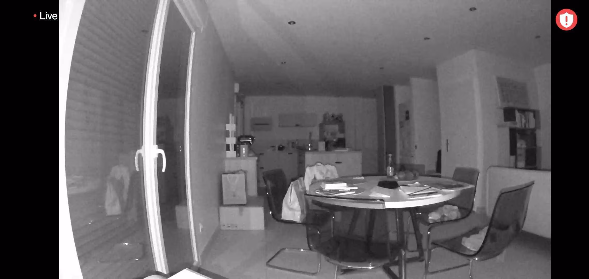 Arlo TEST du kit de sécurité/surveillance (Caméra Ultra 2, Indoor et Sonnette) 20 Arlo Essential Indoor Camera Nuit Night