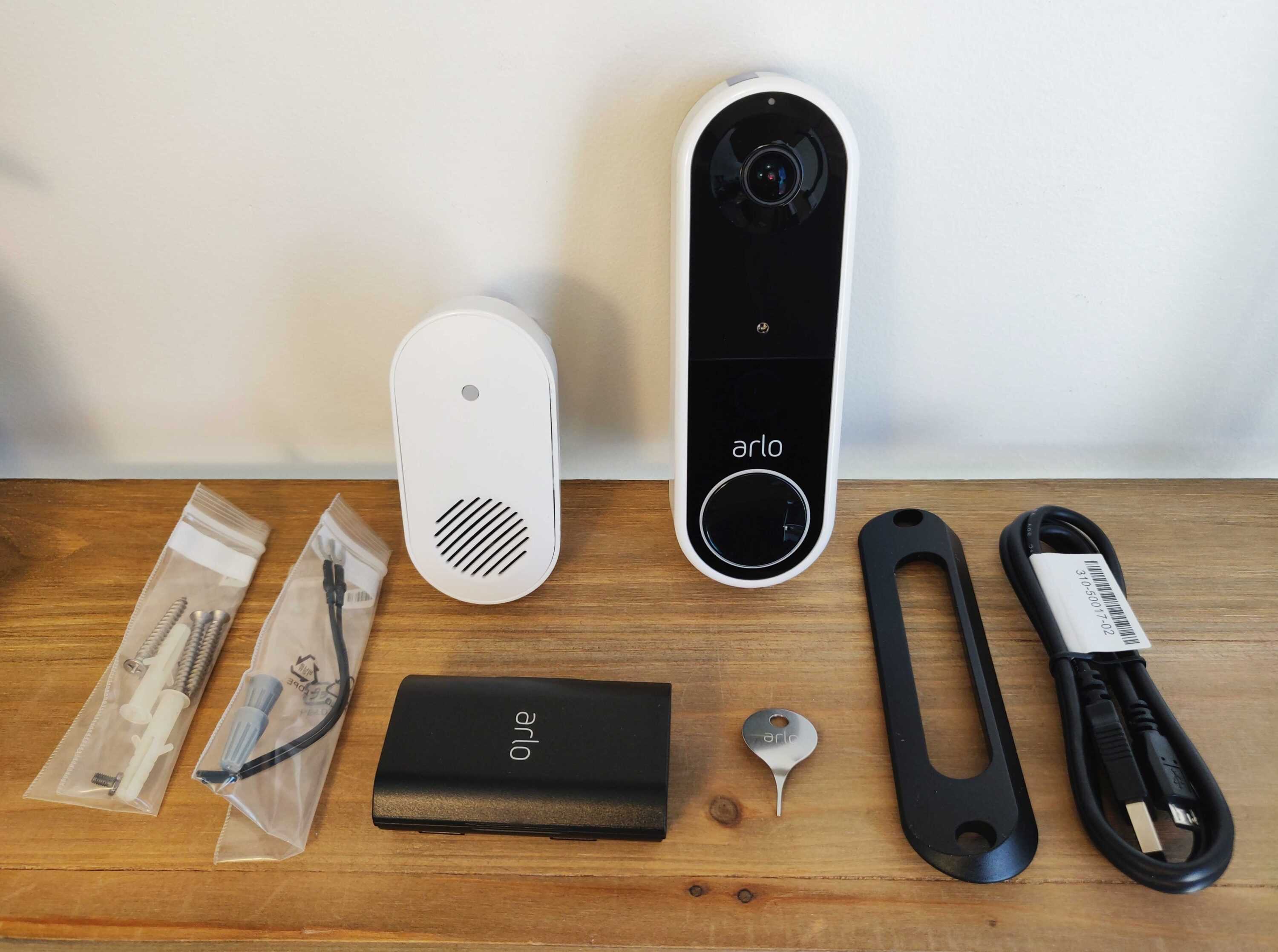 Arlo TEST du kit de sécurité/surveillance (Caméra Ultra 2, Indoor et Sonnette) 25 Arlo Essential Vidéo Doobell Wire Free Bundle Accessoire