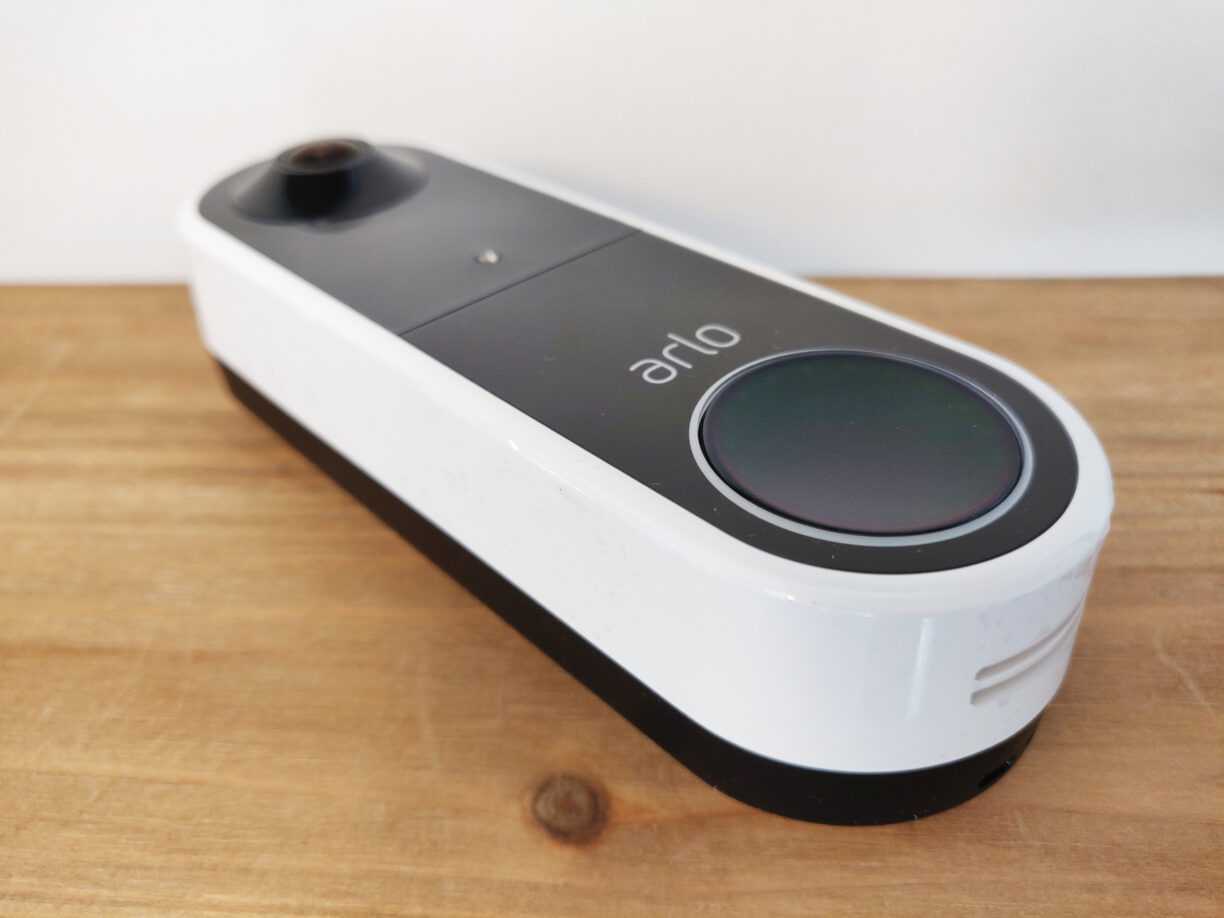 Arlo TEST du kit de sécurité/surveillance (Caméra Ultra 2, Indoor et Sonnette) 27 Arlo Essential Videl Doobell Wire Free Design