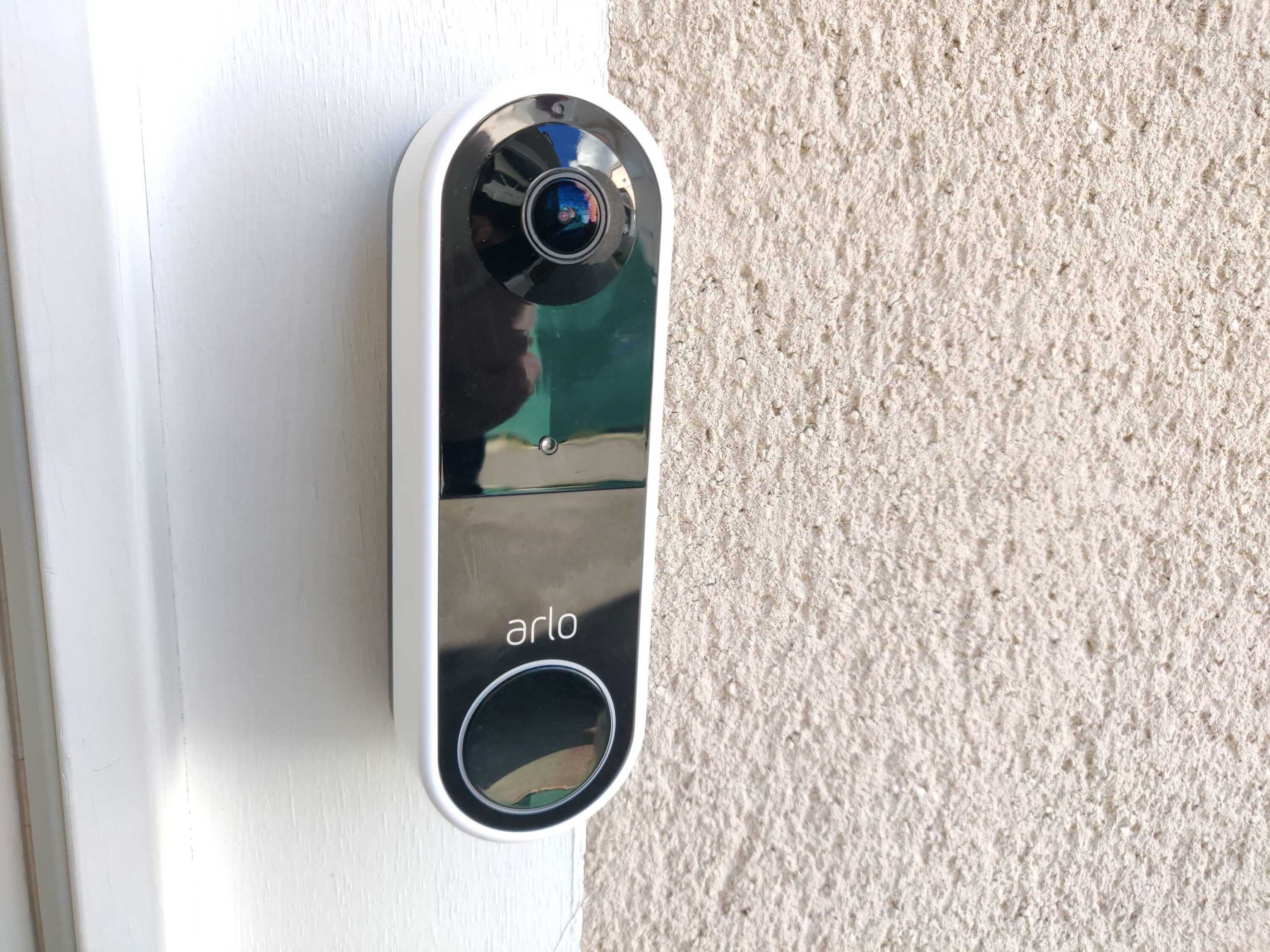 Arlo TEST du kit de sécurité/surveillance (Caméra Ultra 2, Indoor et Sonnette) 40 Arlo Essential Vidéo Doobell Wire Free Porte Installation