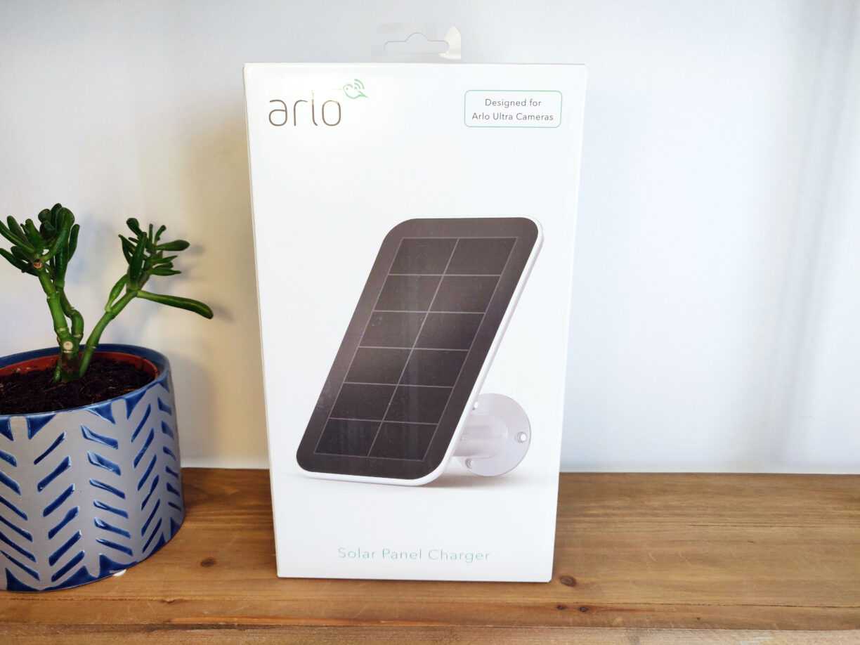 Arlo TEST du kit de sécurité/surveillance (Caméra Ultra 2, Indoor et Sonnette) 81 Arlo Solar Panel Charger Boite Avant