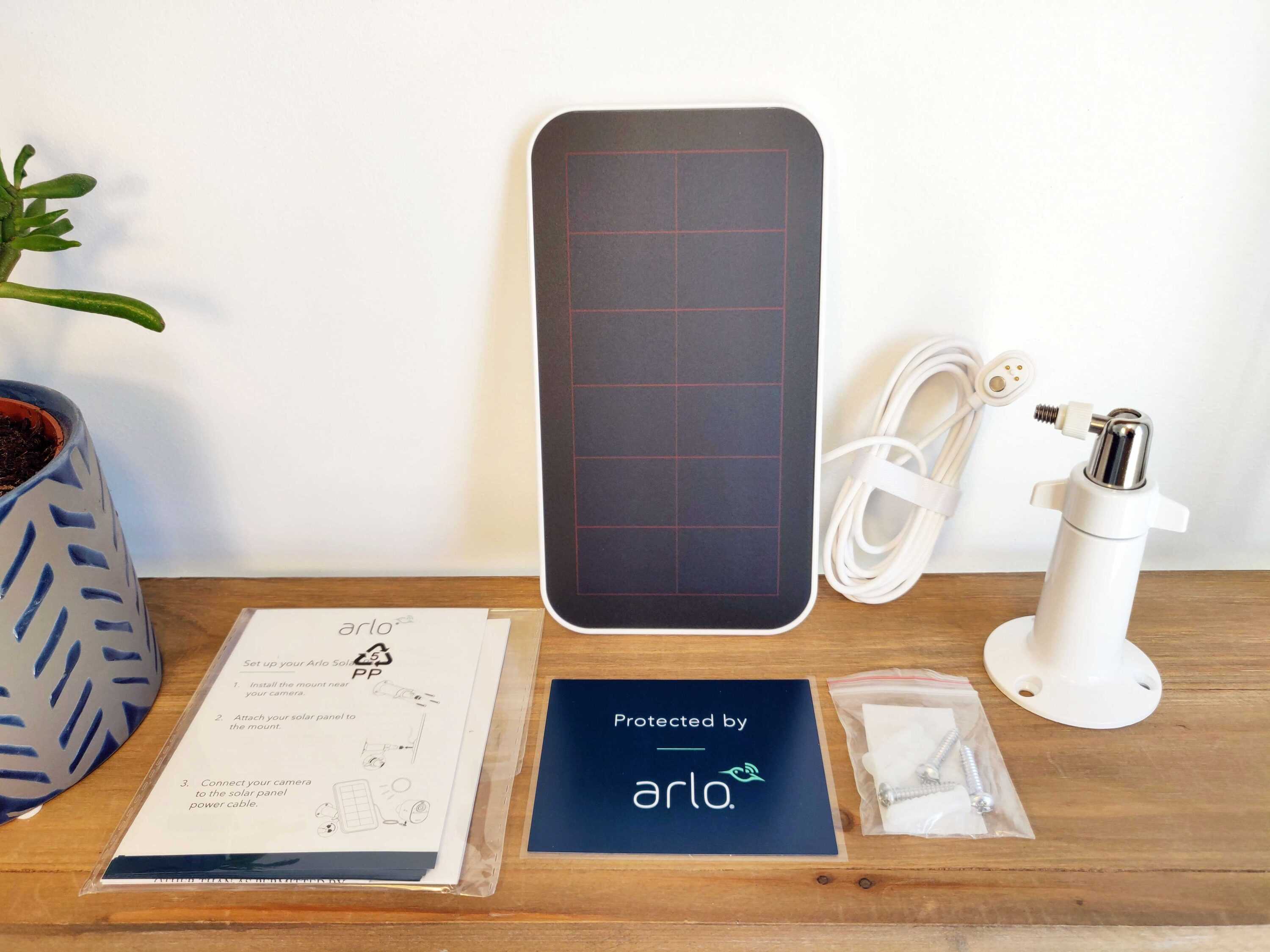 Arlo TEST du kit de sécurité/surveillance (Caméra Ultra 2, Indoor et Sonnette) 83 Arlo Solar Panel Charger Bundle Contenu