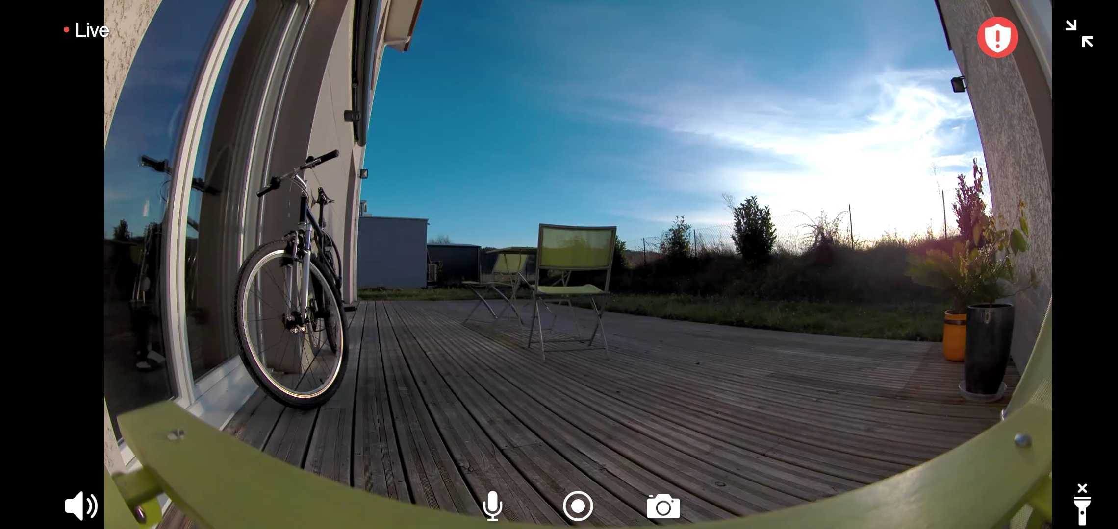 Arlo TEST du kit de sécurité/surveillance (Caméra Ultra 2, Indoor et Sonnette) 75 Arlo Ultra 2 Angle 180°