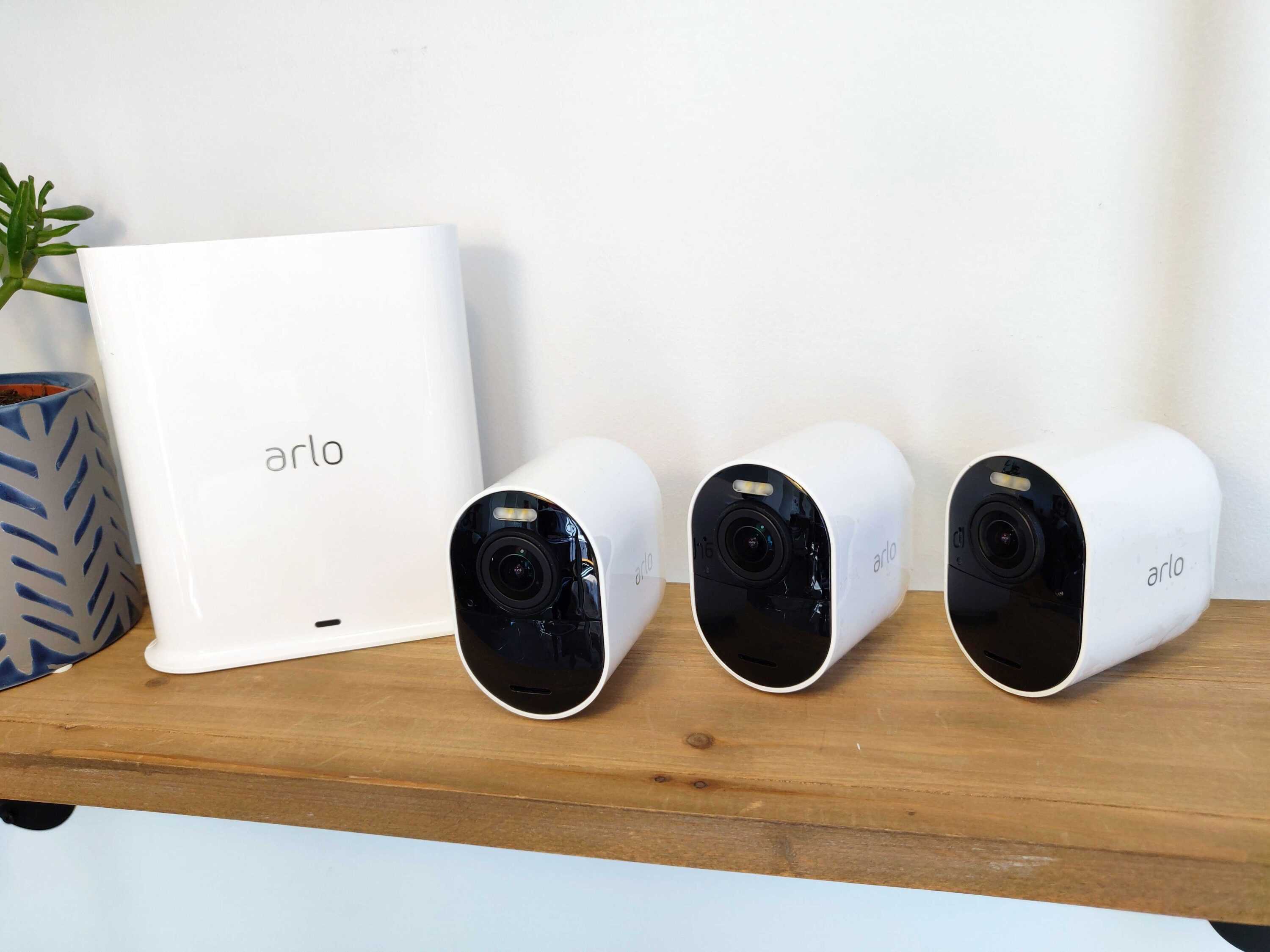 Arlo TEST du kit de sécurité/surveillance (Caméra Ultra 2, Indoor et Sonnette) 66 Arlo Ultra 2 Kit