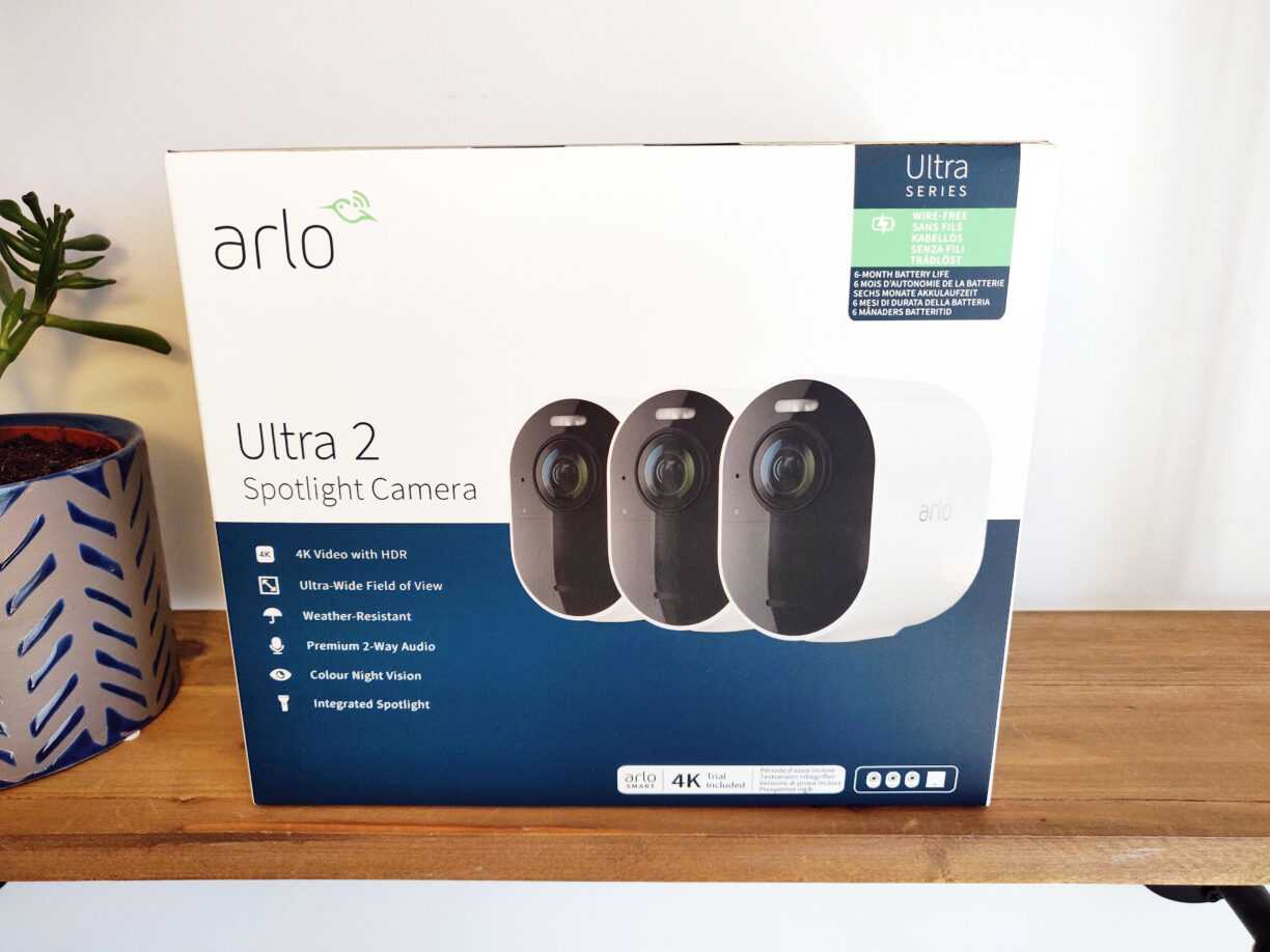 Arlo TEST du kit de sécurité/surveillance (Caméra Ultra 2, Indoor et Sonnette) 64 Arlo Ultra 2 Kit Box Boite