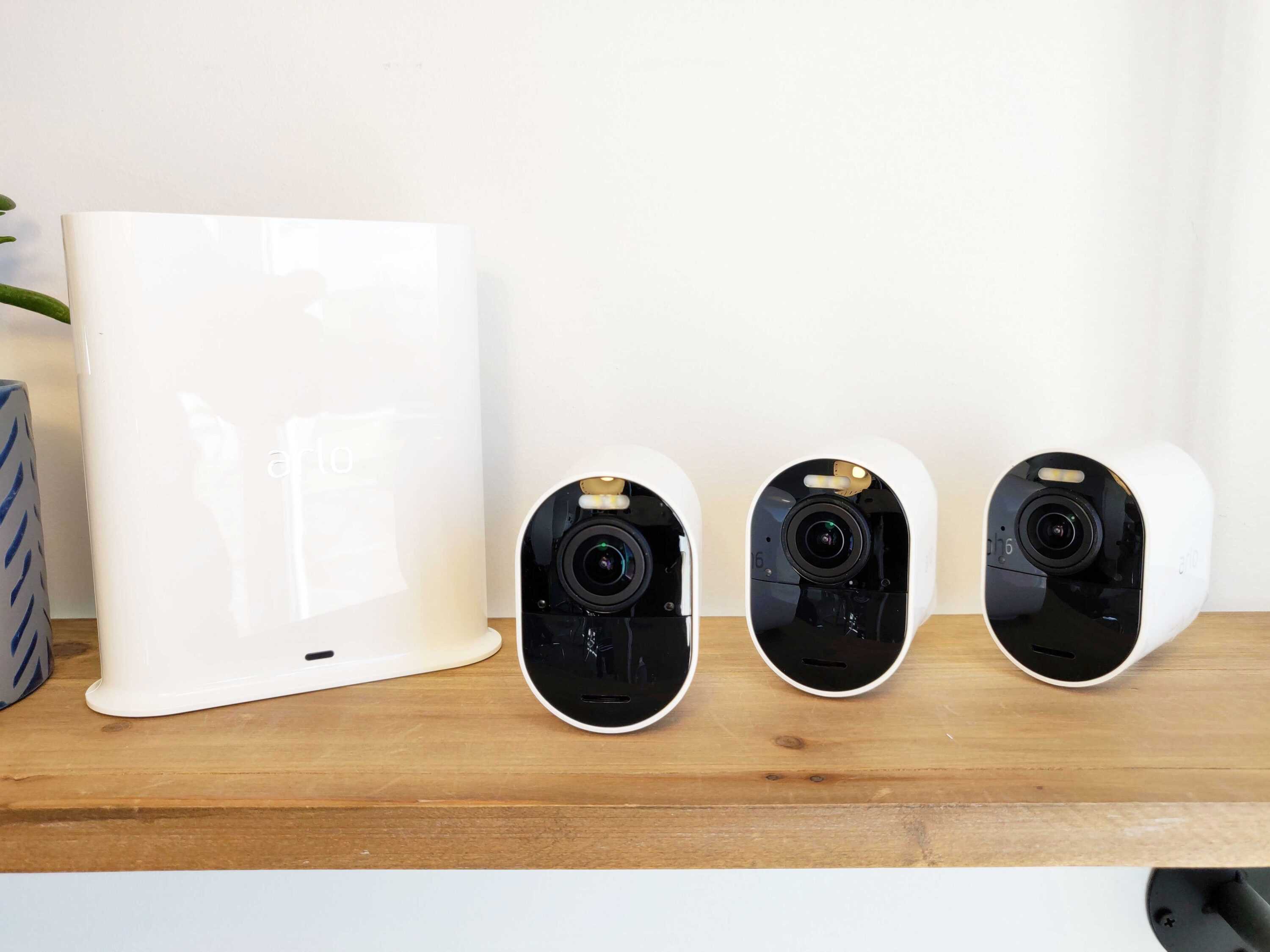 Arlo TEST du kit de sécurité/surveillance (Caméra Ultra 2, Indoor et Sonnette) 68 Arlo Ultra 2 Kit Camera