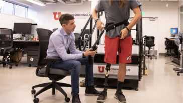 Cet Exosquelette Aide Les Porteurs De Prothèse à Marcher "comme