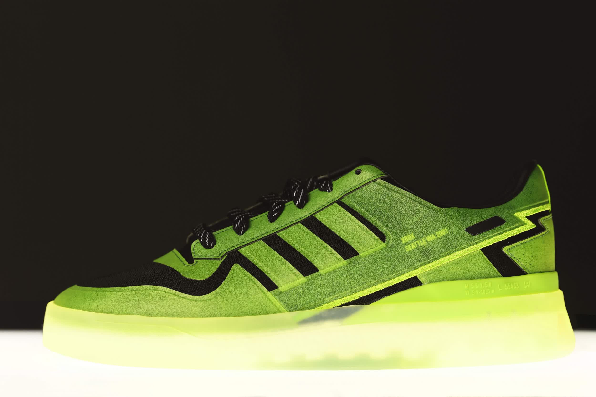 Microsoft fait appel à Adidas pour les baskets Xbox édition 20e anniversaire 2 Microsoft fait appel a Adidas pour les baskets Xbox edition