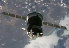 Urgence Sur La Station Spatiale Internationale, Poussée Hors De Position