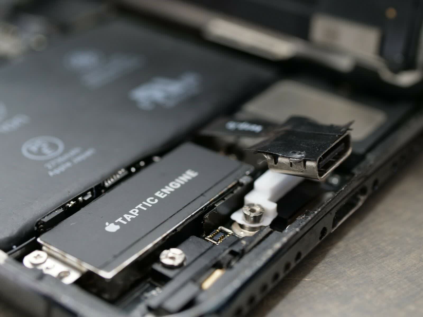 1635962587 201 Vous pouvez maintenant construire votre propre iPhone USB C grace a