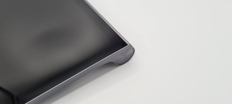 Lenovo Yoga Tab 11 dans le test : Belle tablette avec de petites faiblesses 7 Le rôle avec un support n'est certainement pas un inconvénient de la Lenovo Yoga Tab 11. (Photo: Netcost)
