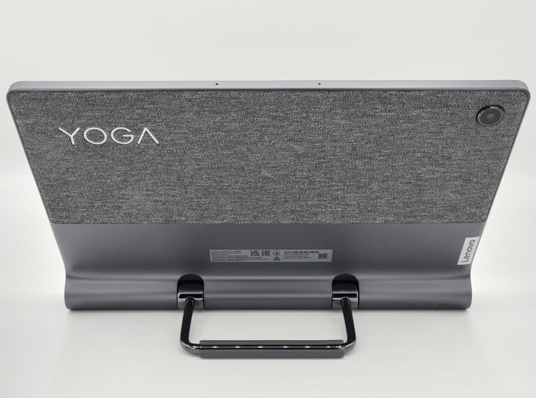 Lenovo Yoga Tab 11 dans le test : Belle tablette avec de petites faiblesses 5 L'angle du support peut être ajusté selon les besoins. (Photo : Netcost)