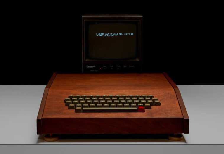 Un ordinateur Apple-1 en état de marche se vend 400 000 $ aux enchères 1 Un Ordinateur Apple 1 En état De Marche Se Vend 400
